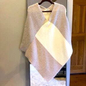 Anthropologie poncho in brand new condition